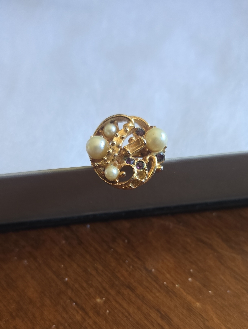 Gold-Tone Pearl & Purple Crystal Round Adjustable Ring Hollycraft 1957